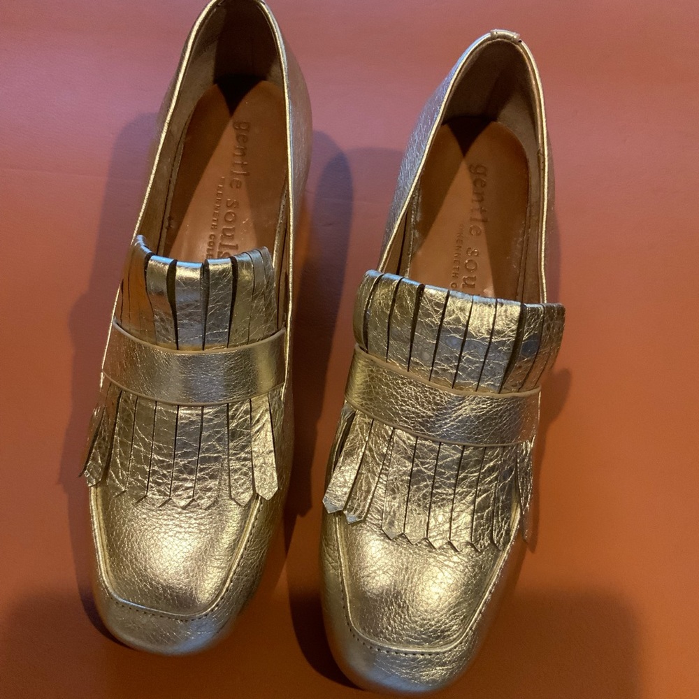 Gentle Souls Gold Loafer Size 7.5